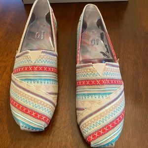 Bobs Plush Lil Fox Tan w Multicolor & Memory Foam